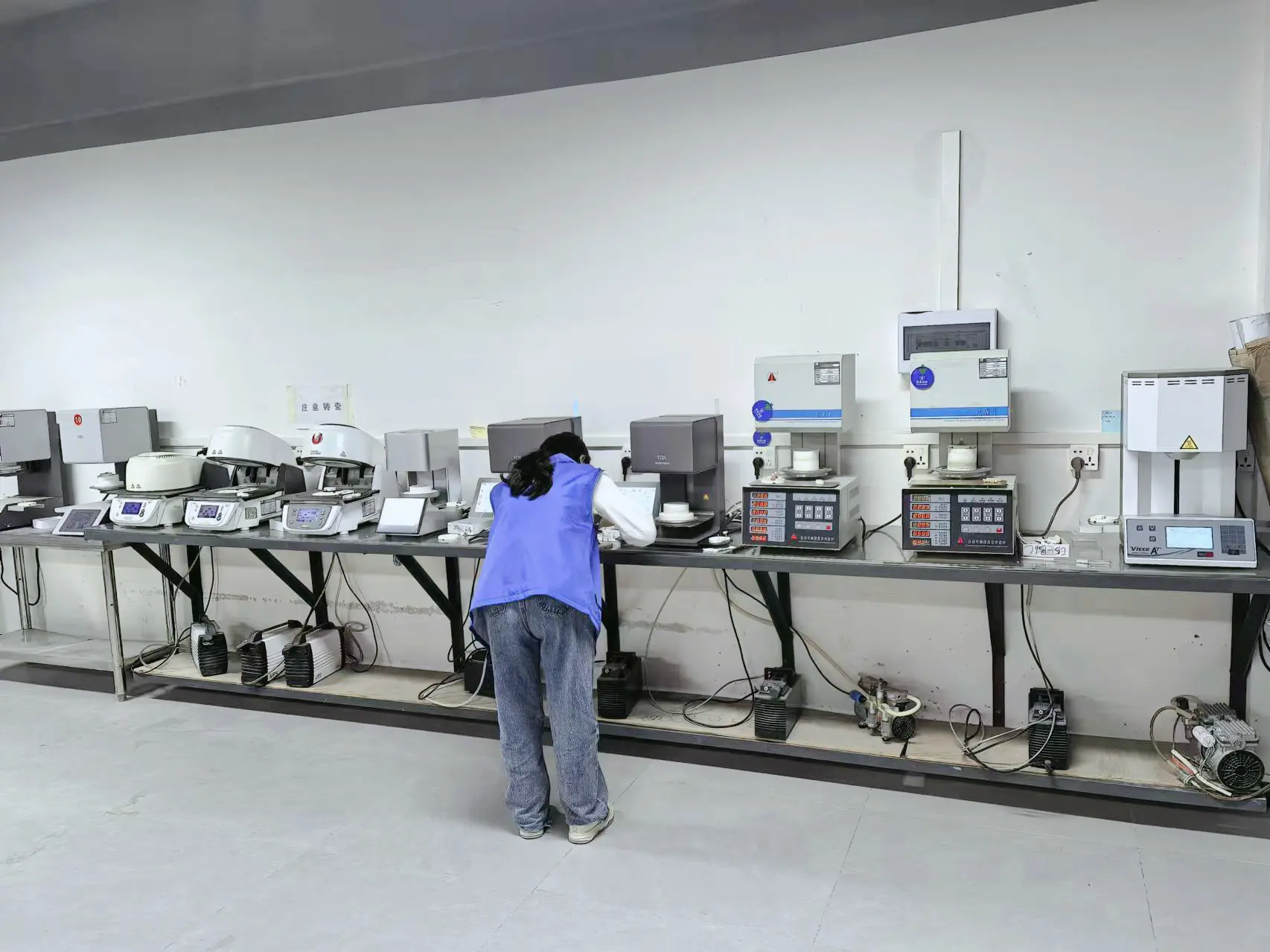 Choosing the Right Outsourcing Partner for Your Dental Lab (3).jpg