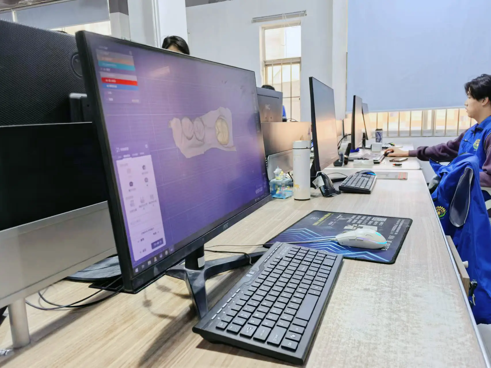 Choosing the Right Outsourcing Partner for Your Dental Lab (4).jpg