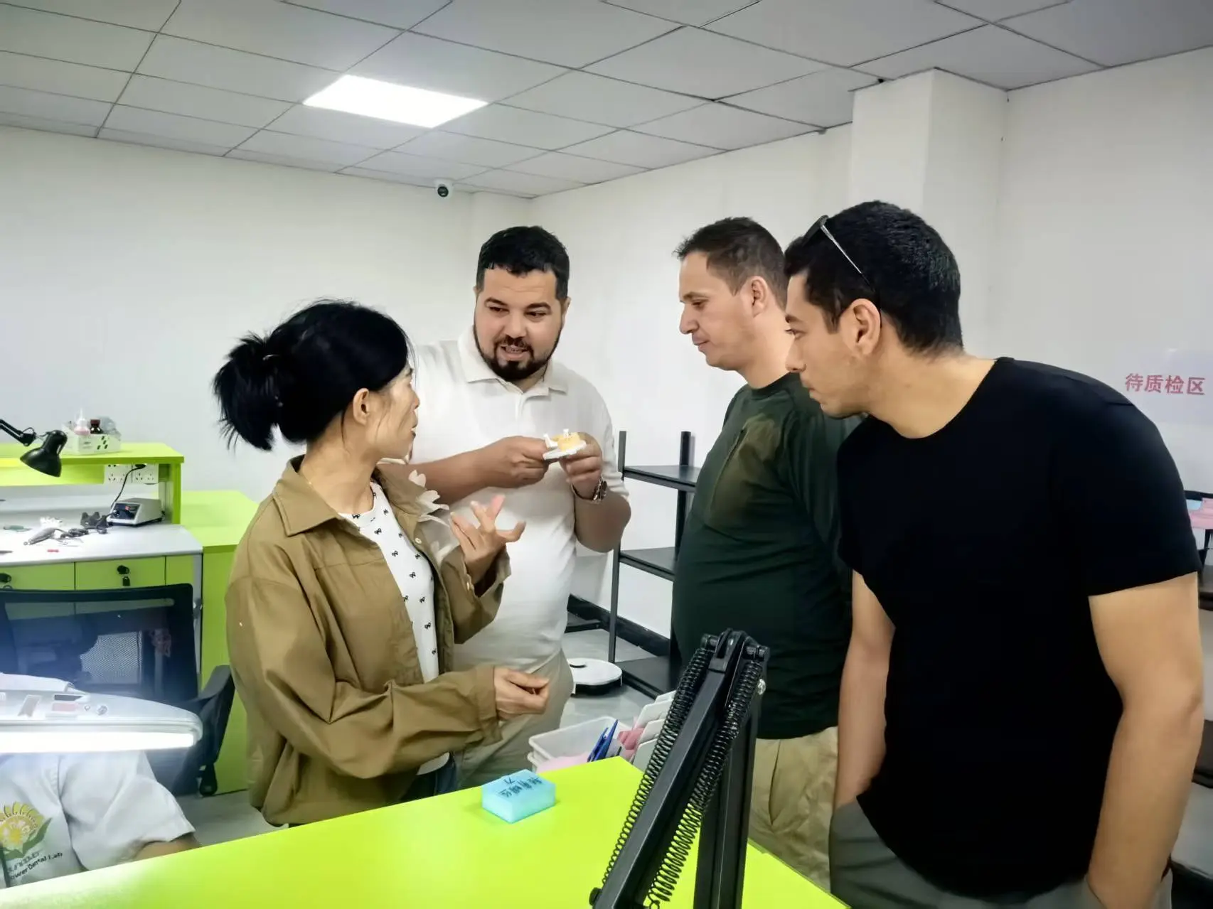 dental lab outsourcing services (2).jpg